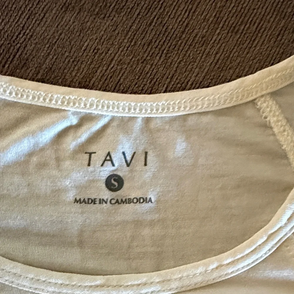 Tavi Pure Barre Cream Muscle Tee - Picture 2 of 2